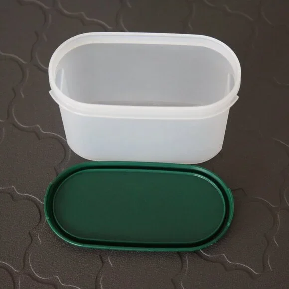 4 3/4 cups Tupperware Container - Picture 10 of 10